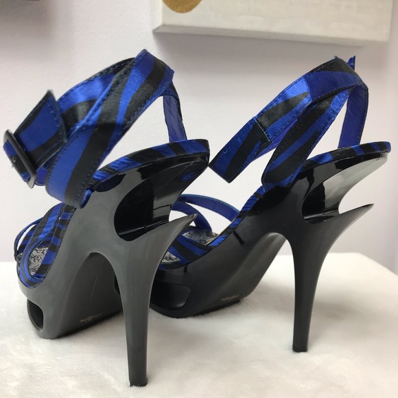 Royal Blue 💙and Black 🖤 Satin Platform Heels - Picture 3 of 5